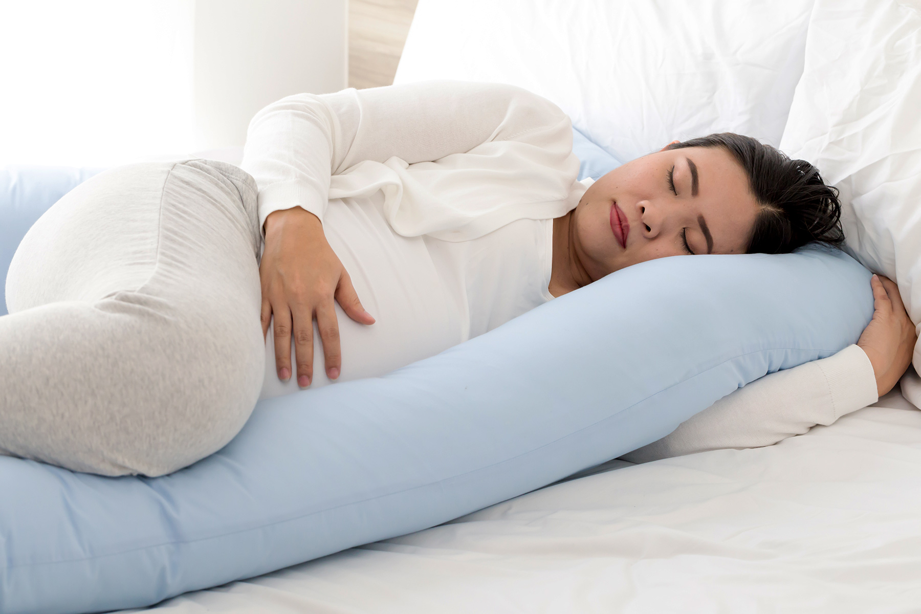 1800x1200_pregnant_woman_sleeping_other